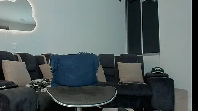 Snapshot of davis_alx1 chatting on March 1, 12:28 am davis alx1 online show from March 1, 12:28 am