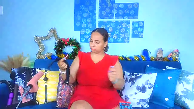 CleopatraYourRoyalAffair online show from December 3, 7:11 pm