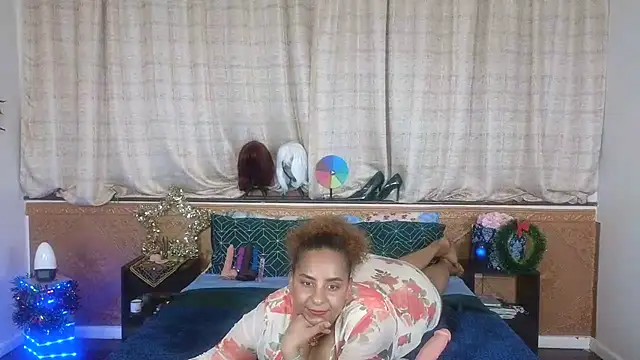 CleopatraYourRoyalAffair online show from December 9, 7:07 pm