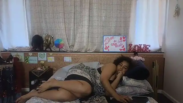 CleopatraYourRoyalAffair online show from February 21, 8:05 pm