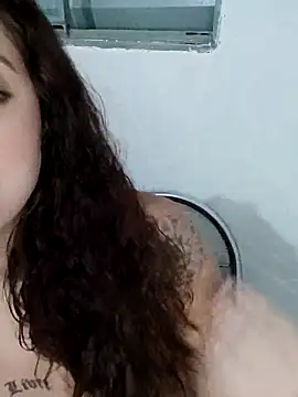 Snapshot of Sweet-diamondxxx chatting on December 5, 10:23 pm Sweet-diamondxxx online show from December 5, 10:23 pm