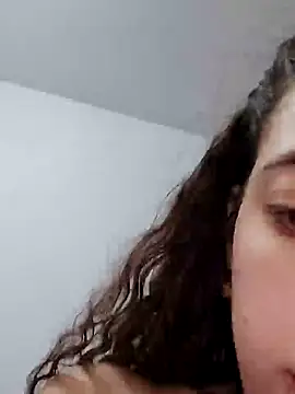 Snapshot of Sweet-diamondxxx chatting on December 7, 2:24 pm Sweet-diamondxxx online show from December 7, 2:24 pm