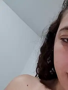 Snapshot of Sweet-diamondxxx chatting on December 15, 6:29 am Sweet-diamondxxx online show from December 15, 6:29 am