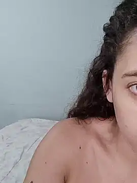 Snapshot of Sweet-diamondxxx chatting on December 15, 7:21 pm Sweet-diamondxxx online show from December 15, 7:21 pm