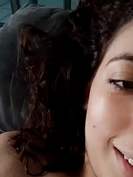 Snapshot of Sweet-diamondxxx chatting on December 18, 8:53 am Sweet-diamondxxx online show from December 18, 8:53 am