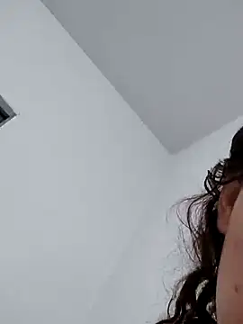 Snapshot of Sweet-diamondxxx chatting on December 25, 1:30 pm Sweet-diamondxxx online show from December 25, 1:30 pm