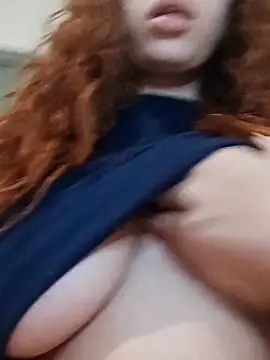 Snapshot of Sweet-diamondxxx chatting on February 25, 7:42 am Sweet-diamondxxx online show from February 25, 7:42 am