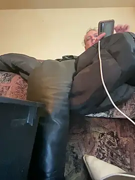 Snapshot of kikiwonderbar chatting on November 4, 12:48 pm kikiwonderbar online show from November 4, 12:48 pm