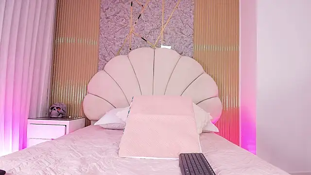 Snapshot of aisha_sh chatting on November 4, 12:04 pm aisha sh online show from November 4, 12:04 pm