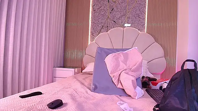 Snapshot of aisha_sh chatting on November 11, 12:05 pm aisha sh online show from November 11, 12:05 pm