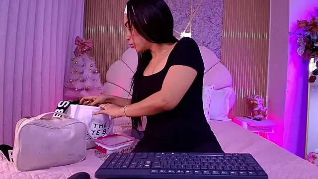 Snapshot of aisha_sh chatting on November 25, 11:54 am aisha sh online show from November 25, 11:54 am