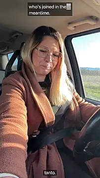 EmyLana online show from March 30, 6:36 am