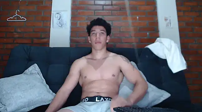 Snapshot of ethan_noir chatting on December 15, 5:23 am ethan noir online show from December 15, 5:23 am