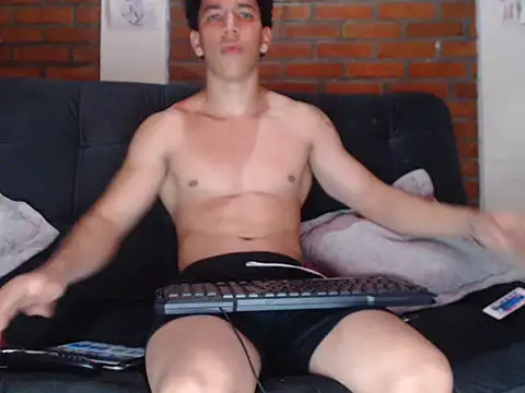 Snapshot of ethan_noir chatting on December 18, 3:37 am ethan noir online show from December 18, 3:37 am