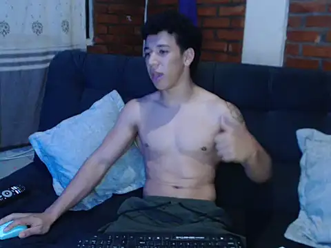 Snapshot of ethan_noir chatting on December 30, 4:31 am ethan noir online show from December 30, 4:31 am