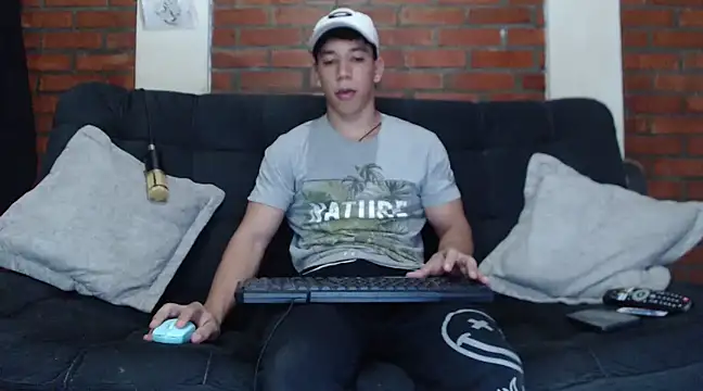 Snapshot of ethan_noir chatting on January 22, 5:16 am ethan noir online show from January 22, 5:16 am