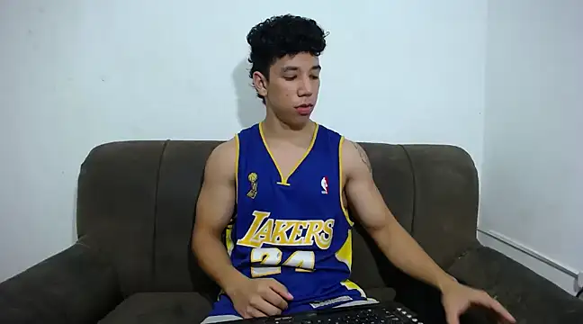 Snapshot of ethan_noir chatting on February 8, 11:13 pm ethan noir online show from February 8, 11:13 pm