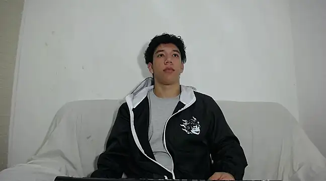 Snapshot of ethan_noir chatting on February 21, 6:15 pm ethan noir online show from February 21, 6:15 pm