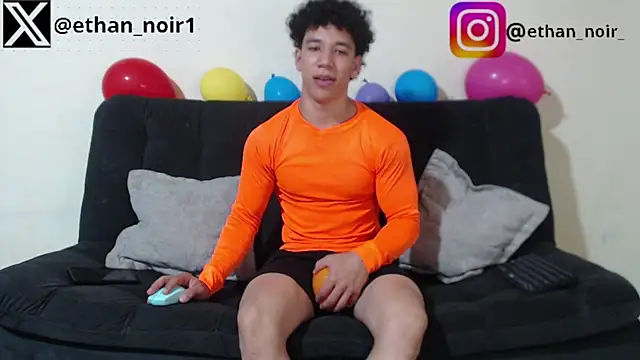 Snapshot of ethan_noir chatting on March 20, 8:19 pm ethan noir online show from March 20, 8:19 pm