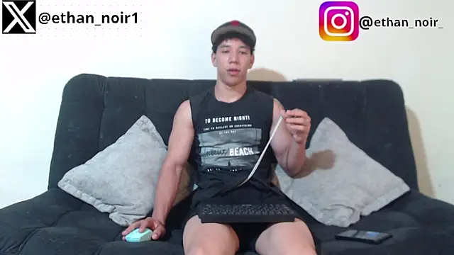 Snapshot of ethan_noir chatting on March 21, 4:51 pm ethan noir online show from March 21, 4:51 pm