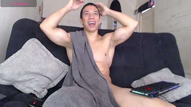 Snapshot of ethan_noir chatting on November 14, 1:10 pm ethan noir online show from November 14, 1:10 pm