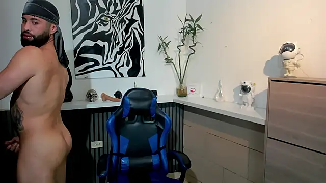 Snapshot of Daemon21 chatting on December 13, 7:53 pm Daemon21 online show from December 13, 7:53 pm