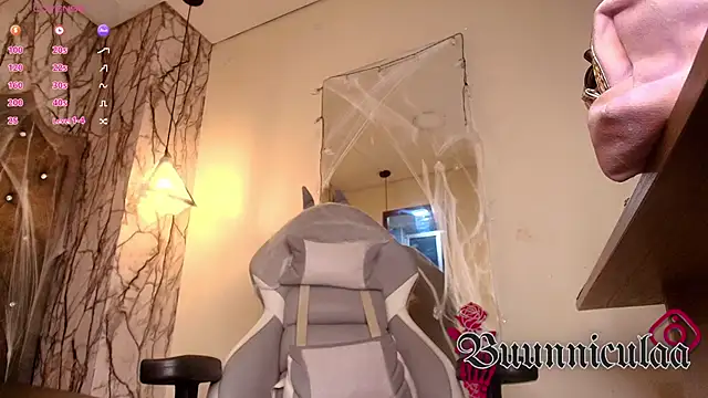 Snapshot of larissa01_ chatting on October 25, 3:14 am larissa01 online show from October 25, 3:14 am