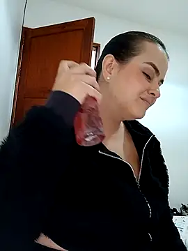 Im Amelia online show from March 12, 4:46 pm