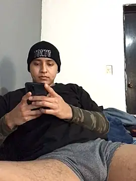 Snapshot of Slow_Kmazutra chatting on January 17, 8:33 pm Slow Kmazutra online show from January 17, 8:33 pm