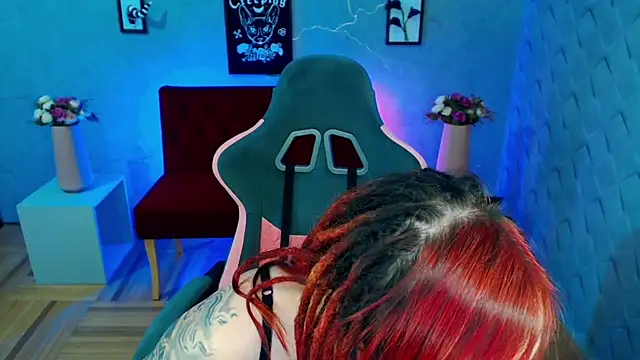 Snapshot of Miss-Tattoo chatting on February 26, 5:50 pm Miss-Tattoo online show from February 26, 5:50 pm