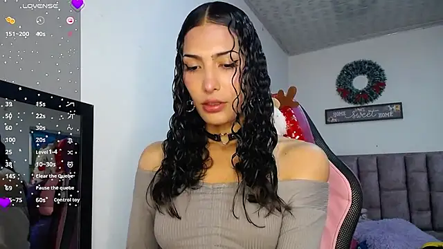 Lanna hott  online show from December 17, 7:20 pm