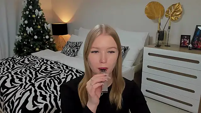 shy  lady online show from January 10, 2:34 pm