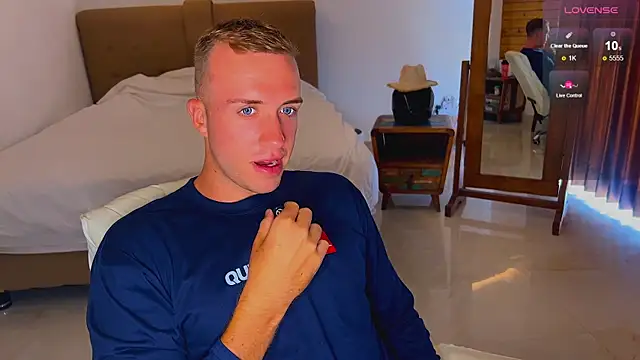 Snapshot of tommy_cumfinger chatting on November 1, 12:34 am tommy cumfinger online show from November 1, 12:34 am