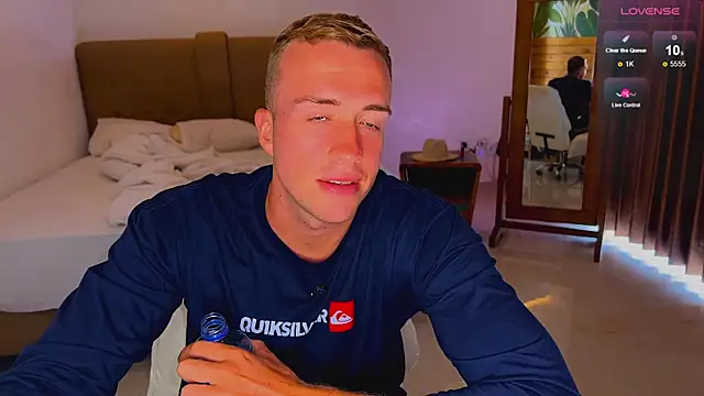 Snapshot of tommy_cumfinger chatting on November 6, 3:18 am tommy cumfinger online show from November 6, 3:18 am