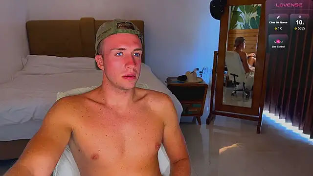 Snapshot of tommy_cumfinger chatting on November 12, 3:29 am tommy cumfinger online show from November 12, 3:29 am