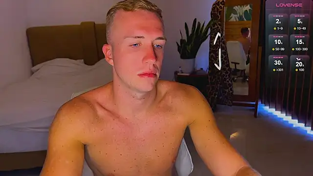 Snapshot of tommy_cumfinger chatting on December 4, 4:44 am tommy cumfinger online show from December 4, 4:44 am