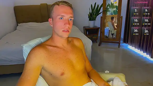 Snapshot of tommy_cumfinger chatting on December 23, 4:10 am tommy cumfinger online show from December 23, 4:10 am