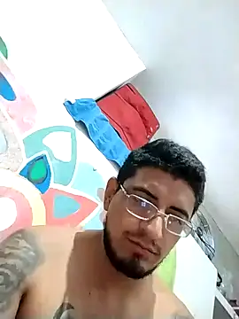 Snapshot of ale3J4a chatting on January 1, 6:27 pm ale3J4a online show from January 1, 6:27 pm