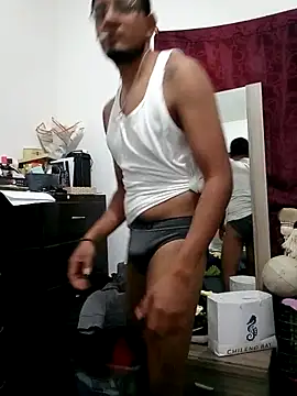 Snapshot of ale3J4a chatting on February 1, 2:37 am ale3J4a online show from February 1, 2:37 am