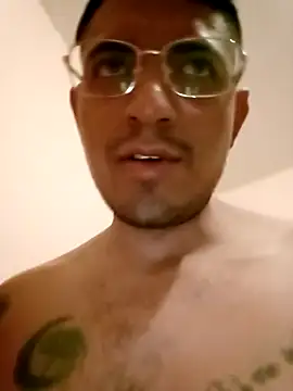 Snapshot of ale3J4a chatting on March 3, 1:31 am ale3J4a online show from March 3, 1:31 am