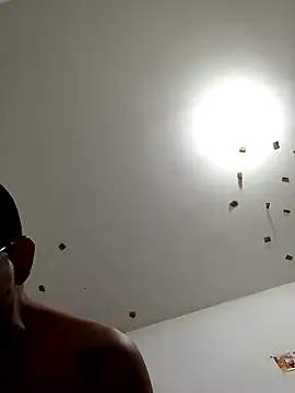 Snapshot of ale3J4a chatting on March 7, 7:52 am ale3J4a online show from March 7, 7:52 am