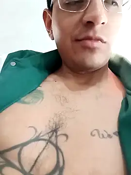 Snapshot of ale3J4a chatting on March 11, 2:40 pm ale3J4a online show from March 11, 2:40 pm