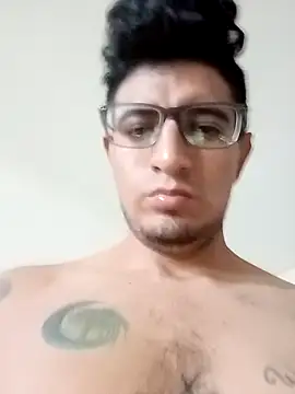 Snapshot of ale3J4a chatting on October 30, 7:03 pm ale3J4a online show from October 30, 7:03 pm