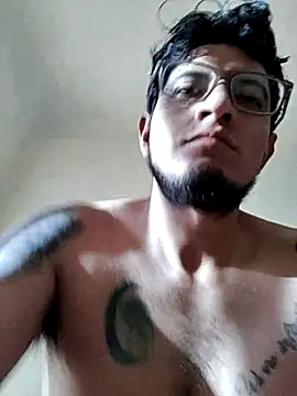 Snapshot of ale3J4a chatting on November 22, 3:11 pm ale3J4a online show from November 22, 3:11 pm