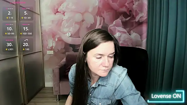 Snapshot of AriaGray chatting on October 30, 1:56 pm AriaGray online show from October 30, 1:56 pm