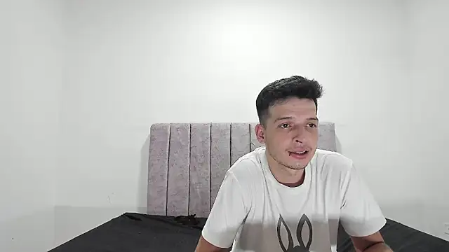 Snapshot of FerneyManti chatting on February 2, 6:42 pm FerneyManti online show from February 2, 6:42 pm