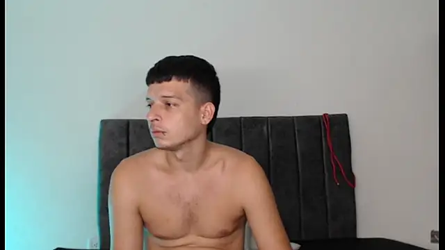 Snapshot of FerneyManti chatting on March 1, 12:45 pm FerneyManti online show from March 1, 12:45 pm