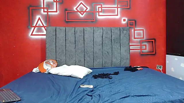 Snapshot of FerneyManti chatting on November 15, 2:13 pm FerneyManti online show from November 15, 2:13 pm