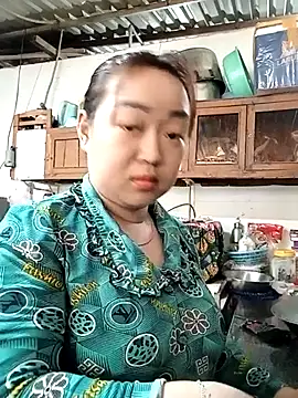 Snapshot of VyOanh2K chatting on February 20, 3:23 am VyOanh2K online show from February 20, 3:23 am