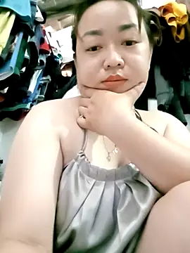 Snapshot of VyOanh2K chatting on March 1, 1:43 am VyOanh2K online show from March 1, 1:43 am